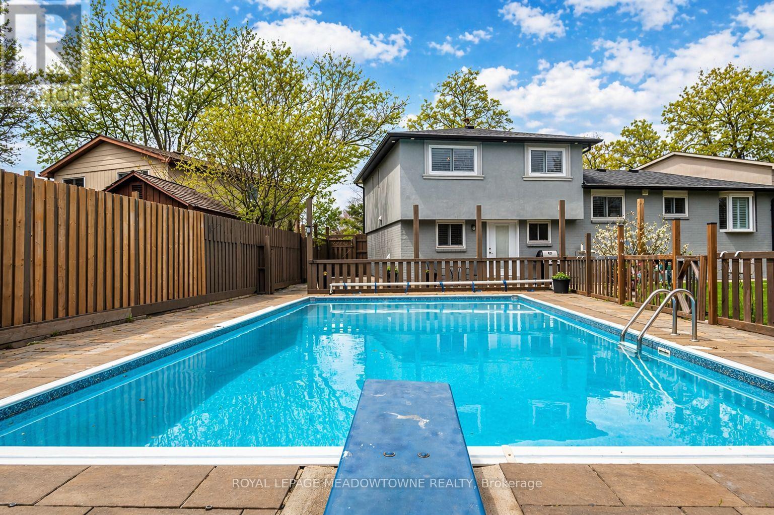 












536 NELSON COURT

,
Milton,




Ontario
L9T3A6

