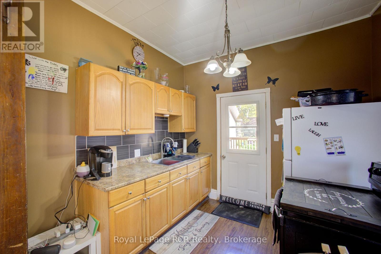 












145 FREDERICK STREET E

,
Wellington North (Arthur),




Ontario
N0G1A0

