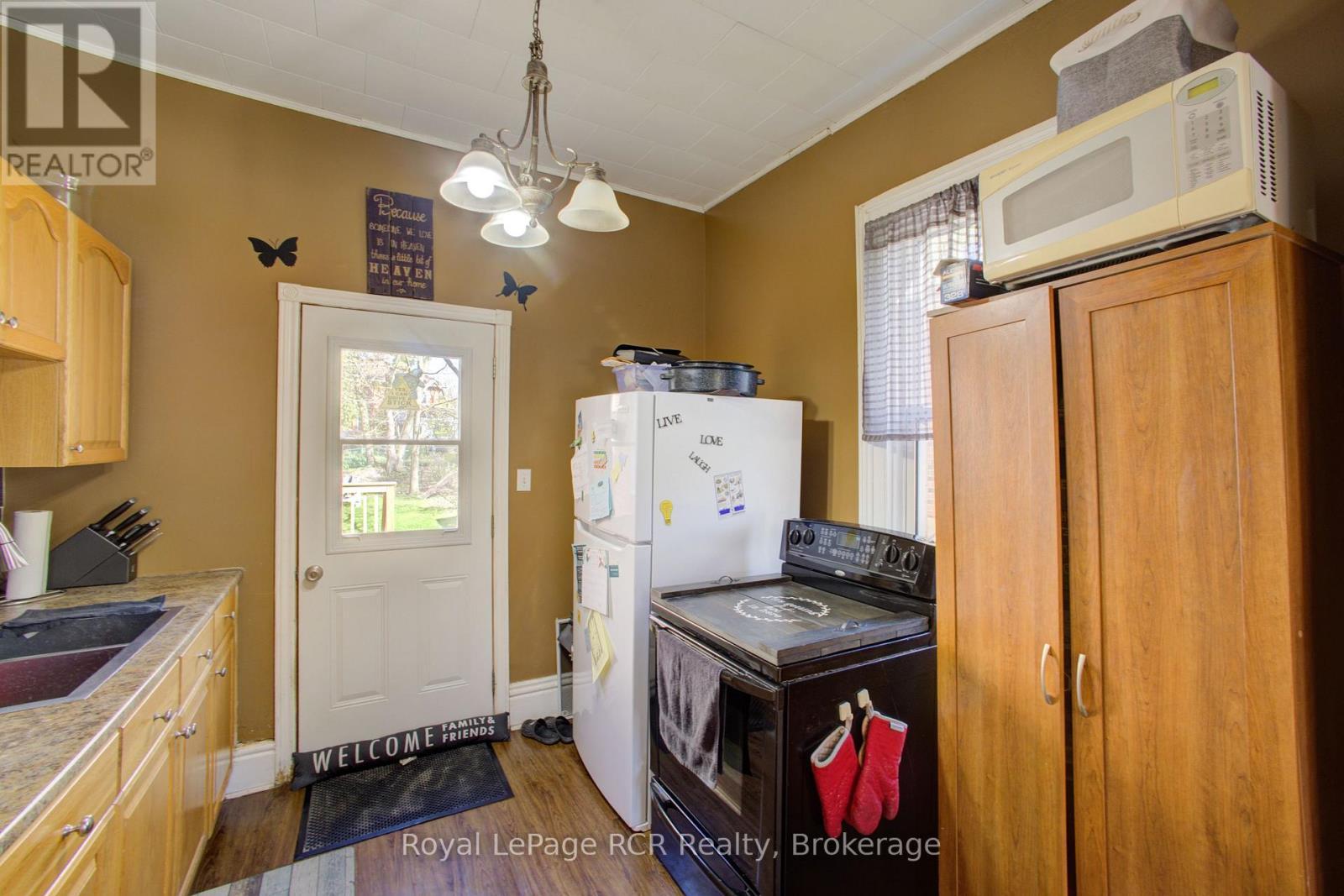 












145 FREDERICK STREET E

,
Wellington North (Arthur),




Ontario
N0G1A0

