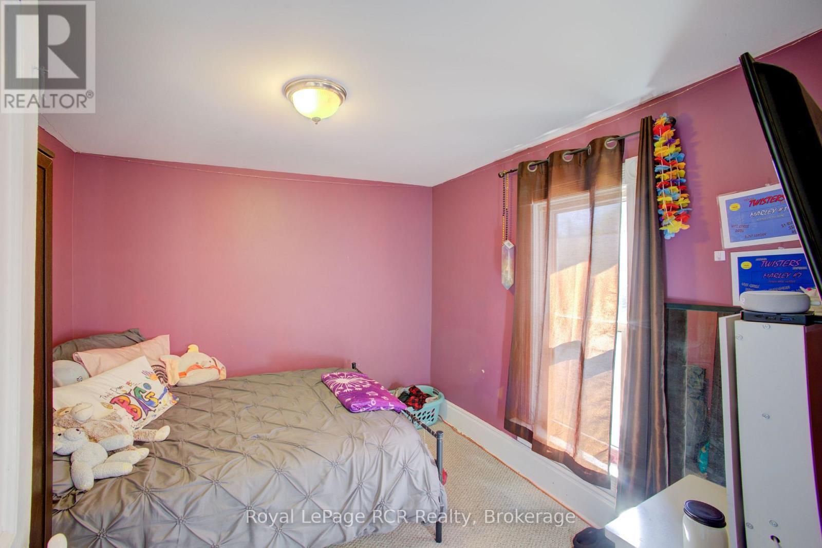 












145 FREDERICK STREET E

,
Wellington North (Arthur),




Ontario
N0G1A0

