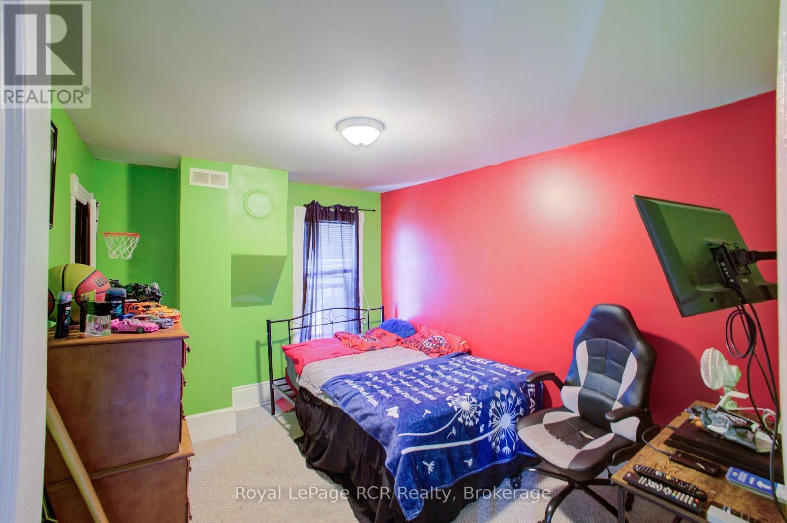 












145 FREDERICK STREET E

,
Wellington North (Arthur),




Ontario
N0G1A0

