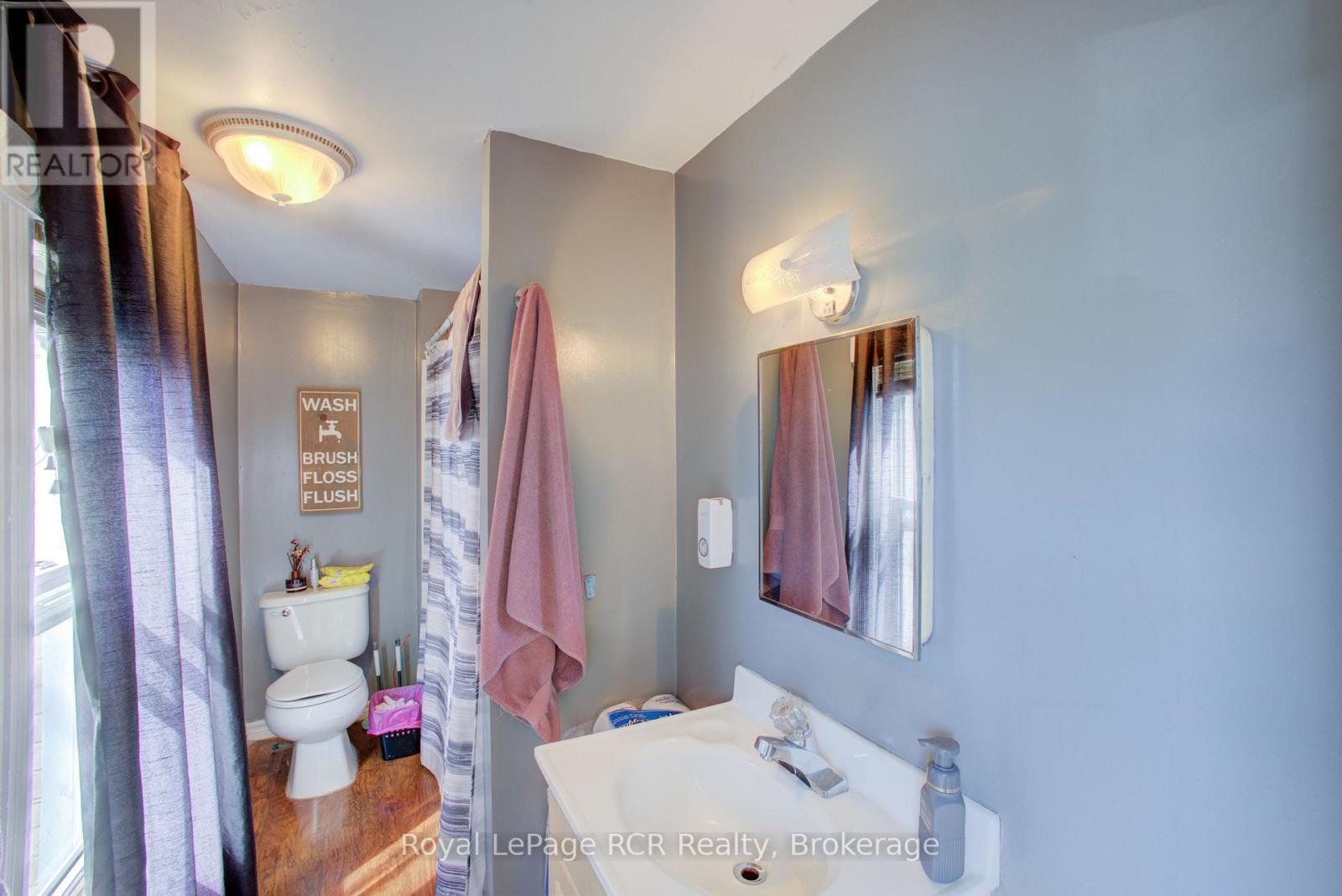 












145 FREDERICK STREET E

,
Wellington North (Arthur),




Ontario
N0G1A0

