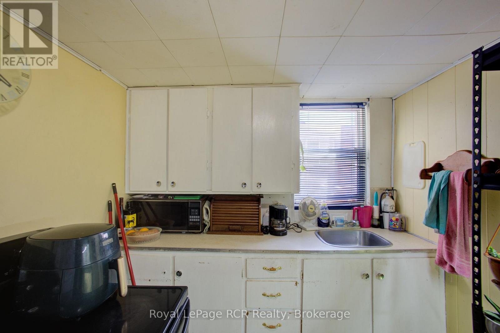 












145 FREDERICK STREET E

,
Wellington North (Arthur),




Ontario
N0G1A0

