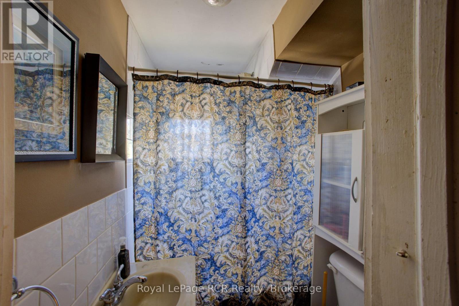 












145 FREDERICK STREET E

,
Wellington North (Arthur),




Ontario
N0G1A0

