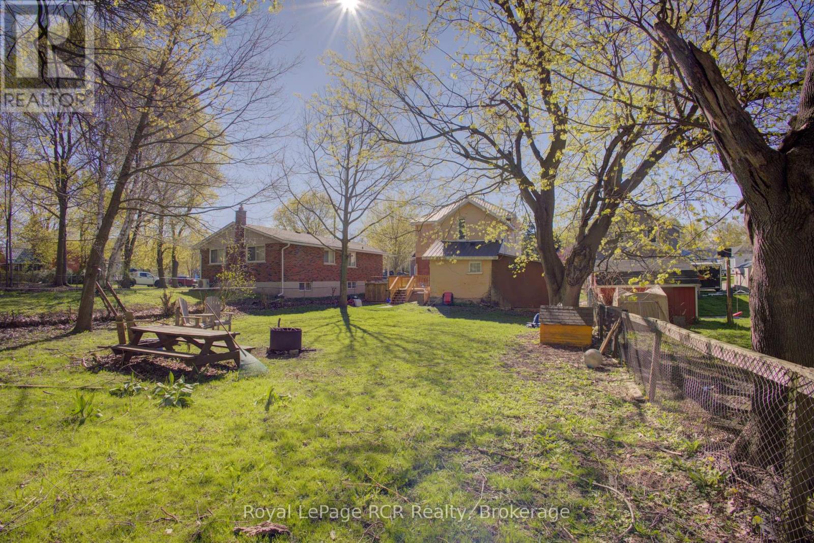 












145 FREDERICK STREET E

,
Wellington North (Arthur),




Ontario
N0G1A0

