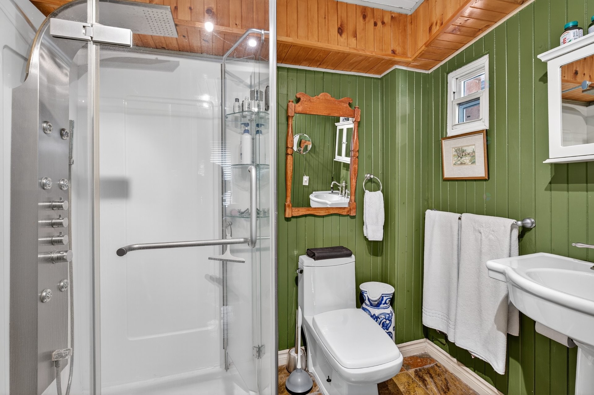 









102


Ch. du Lac-Ludger

,
Lantier,




QC
J0T1V0


