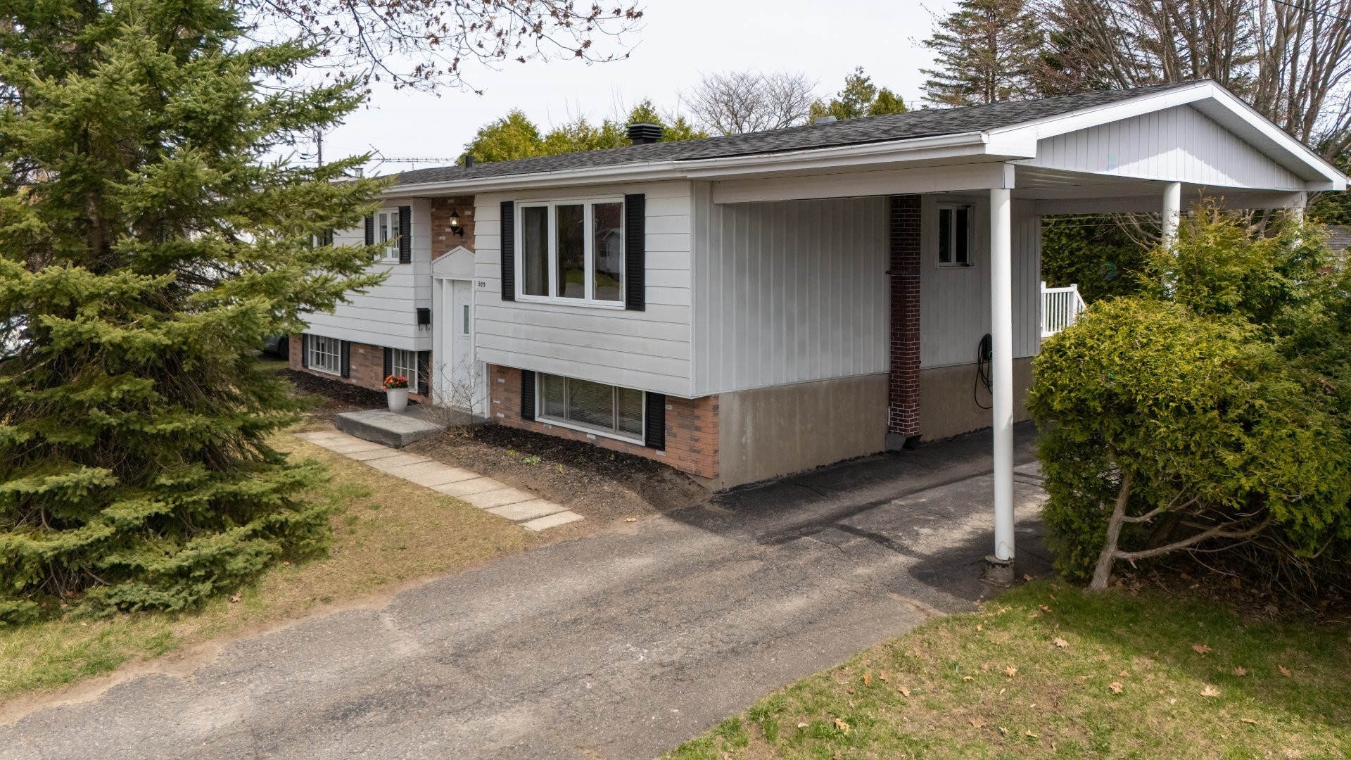 









503


Rue Foch

,
Granby,




QC
J2G6C8

