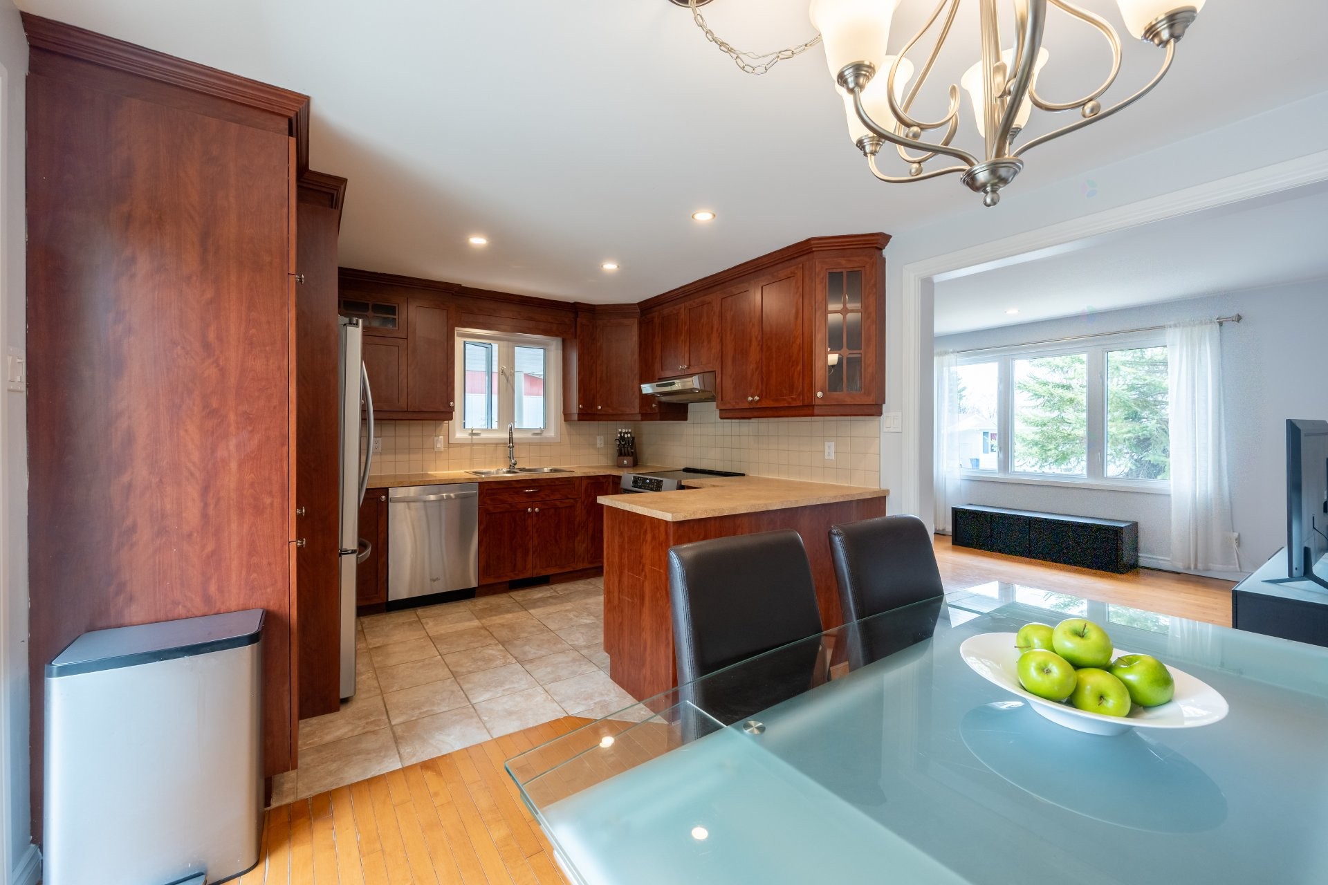 









503


Rue Foch

,
Granby,




QC
J2G6C8

