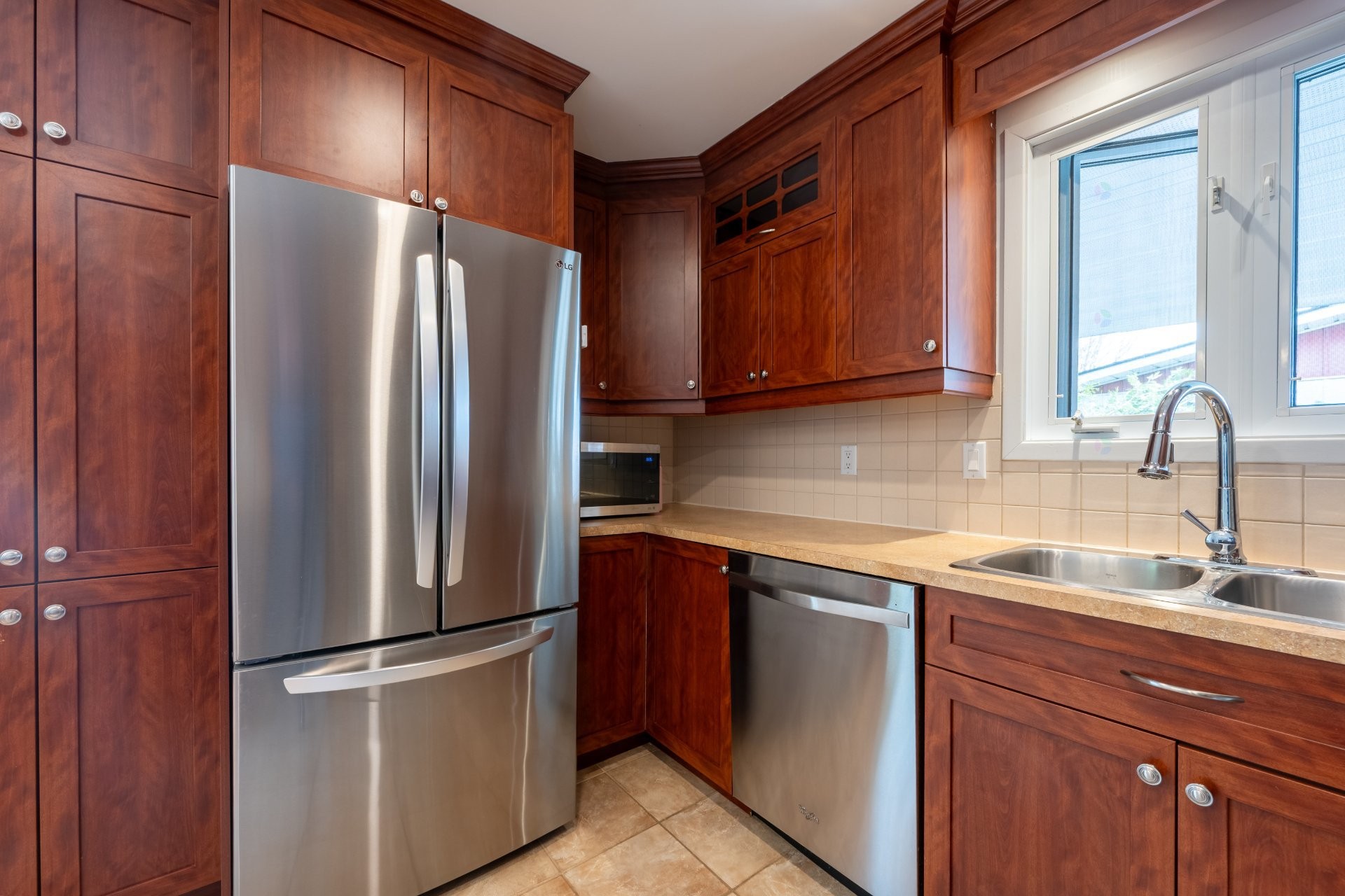 









503


Rue Foch

,
Granby,




QC
J2G6C8

