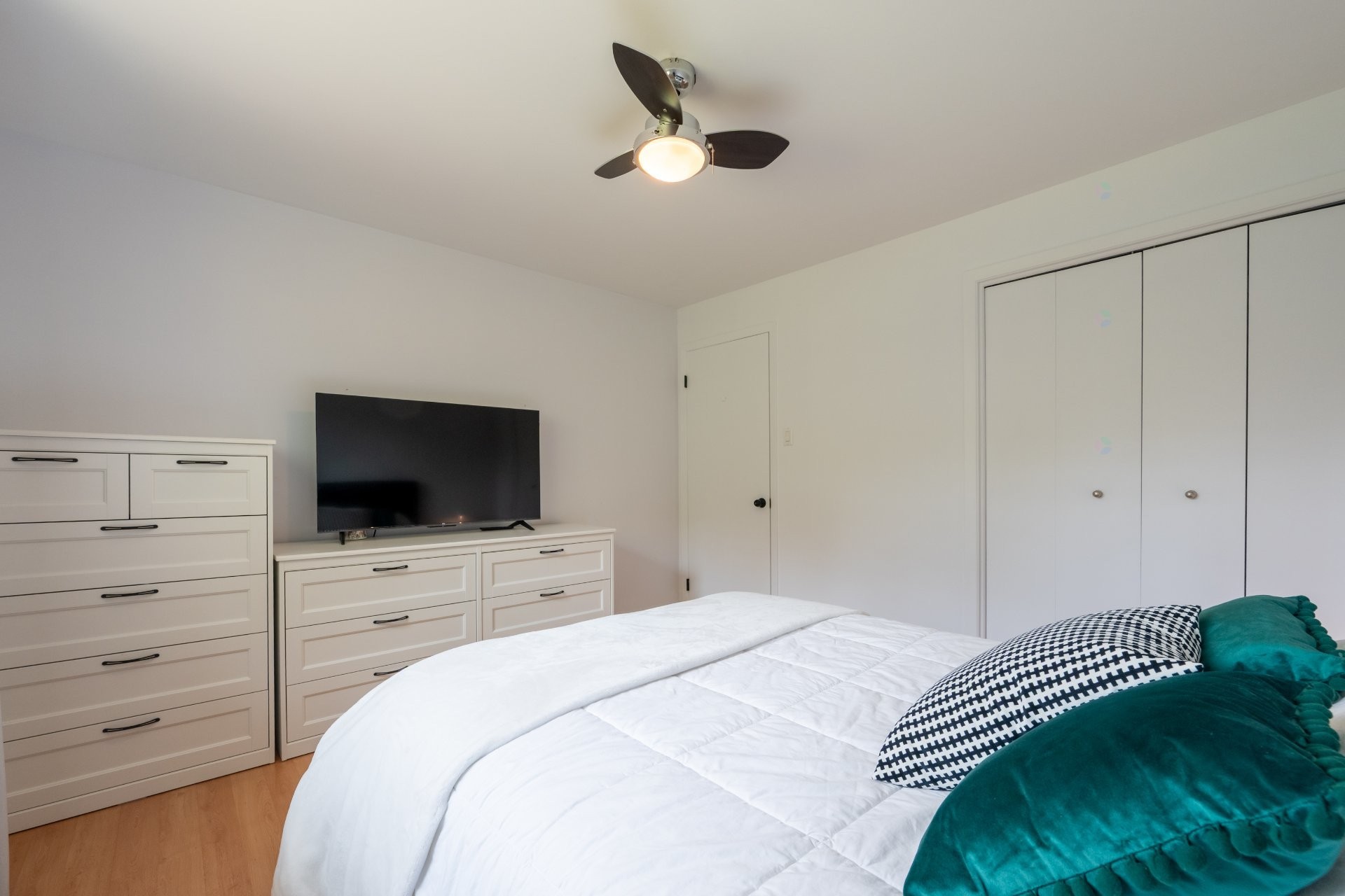 









503


Rue Foch

,
Granby,




QC
J2G6C8

