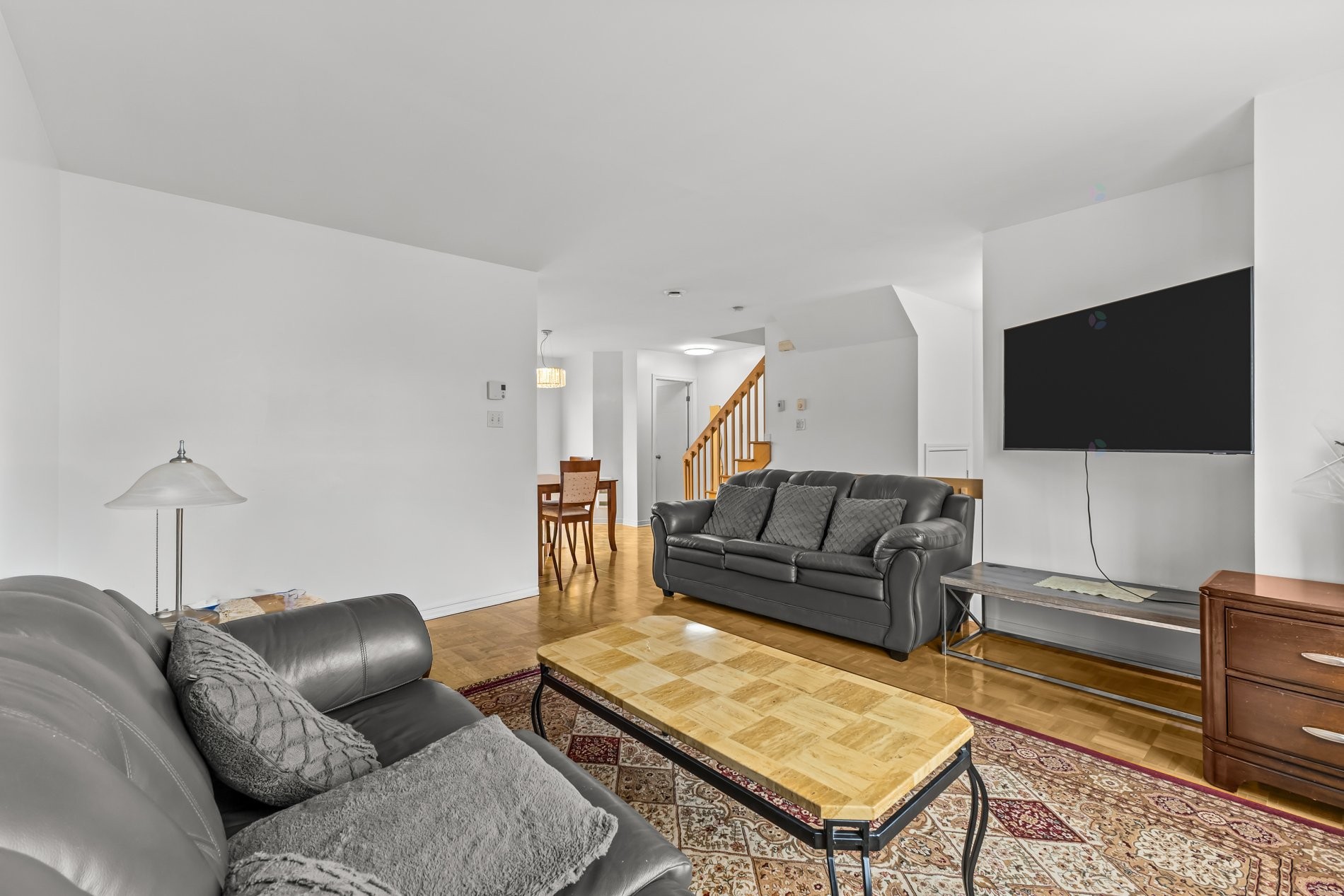 









6856


Rue Henri-Julien

,
Laval (Sainte-Rose),




QC
H7L5X7

