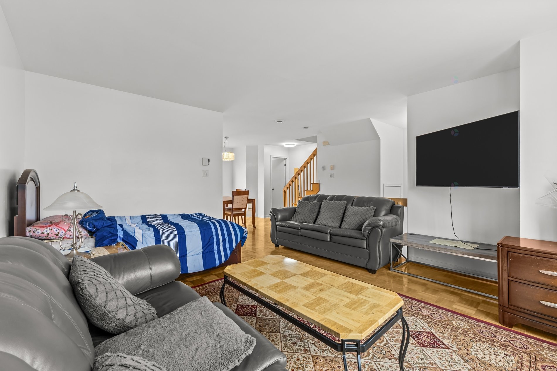 









6856


Rue Henri-Julien

,
Laval (Sainte-Rose),




QC
H7L5X7

