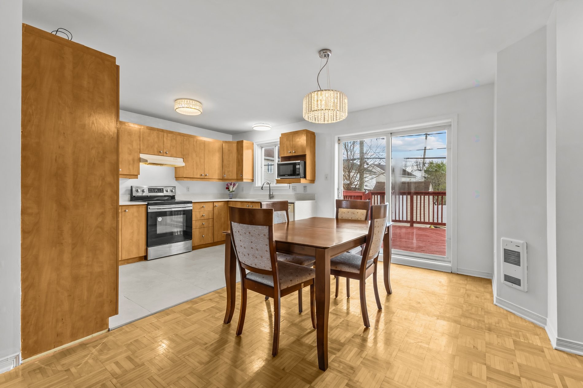 









6856


Rue Henri-Julien

,
Laval (Sainte-Rose),




QC
H7L5X7

