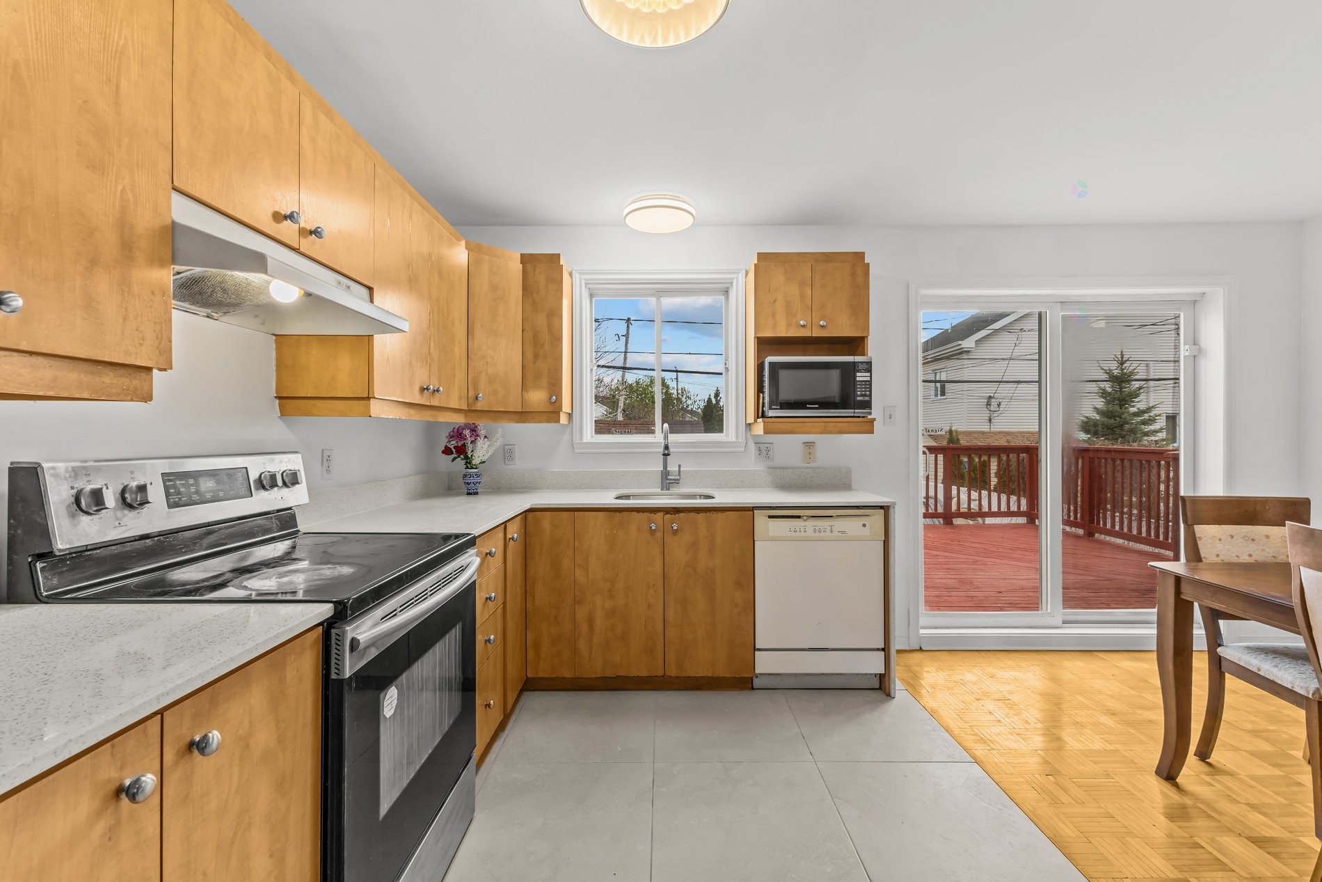 









6856


Rue Henri-Julien

,
Laval (Sainte-Rose),




QC
H7L5X7


