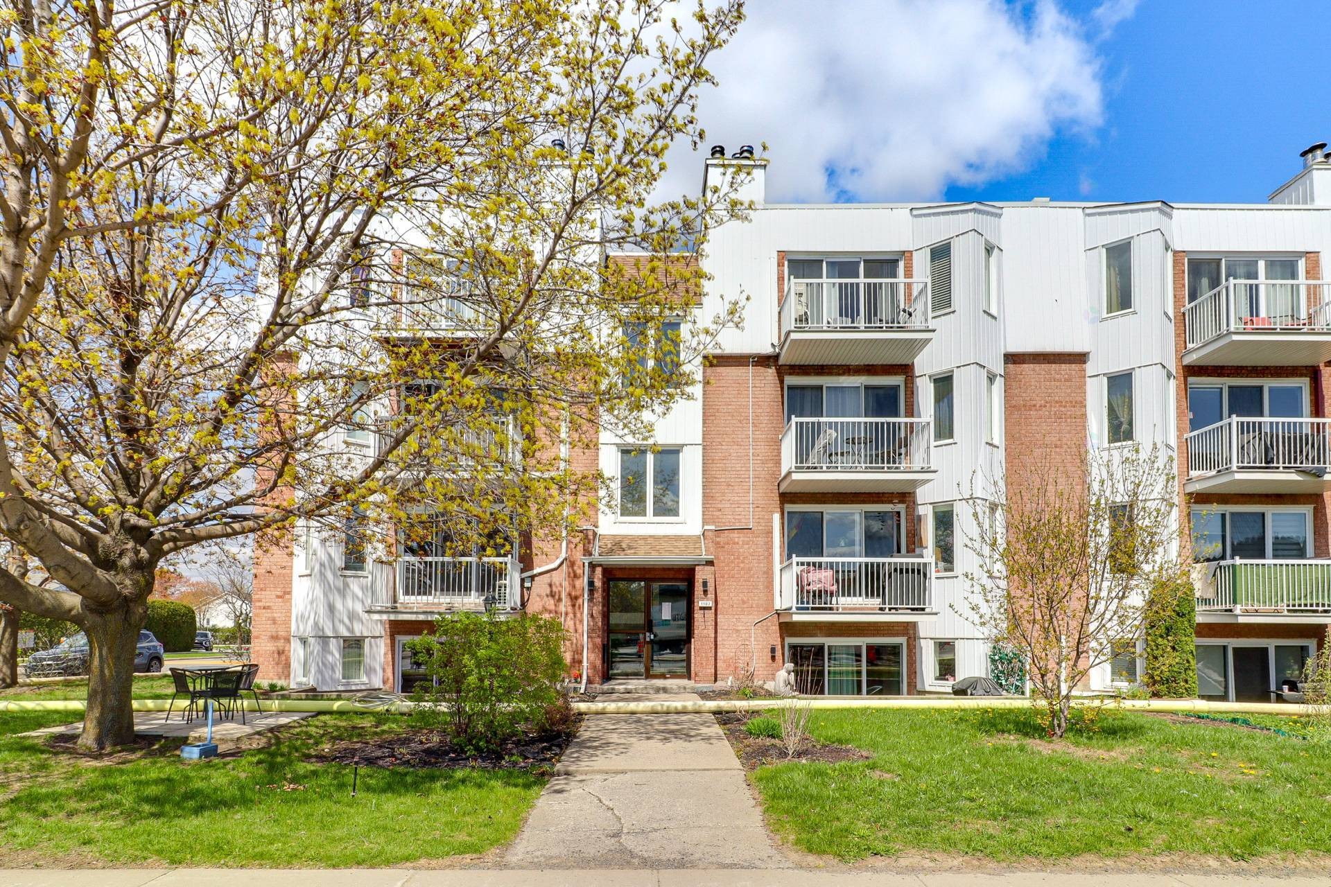 









1187


Boul. Iberville

, 3,
Repentigny (Repentigny),




QC
J5Y3H7

