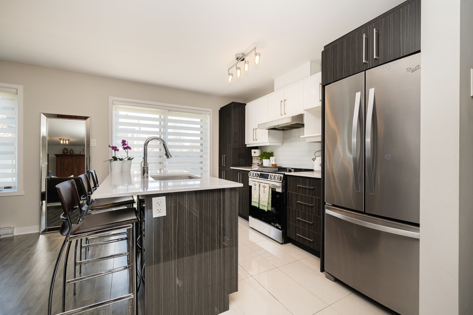 









4573A


Boul. Dagenais O.

,
Laval (Fabreville),




QC
H7R0G8

