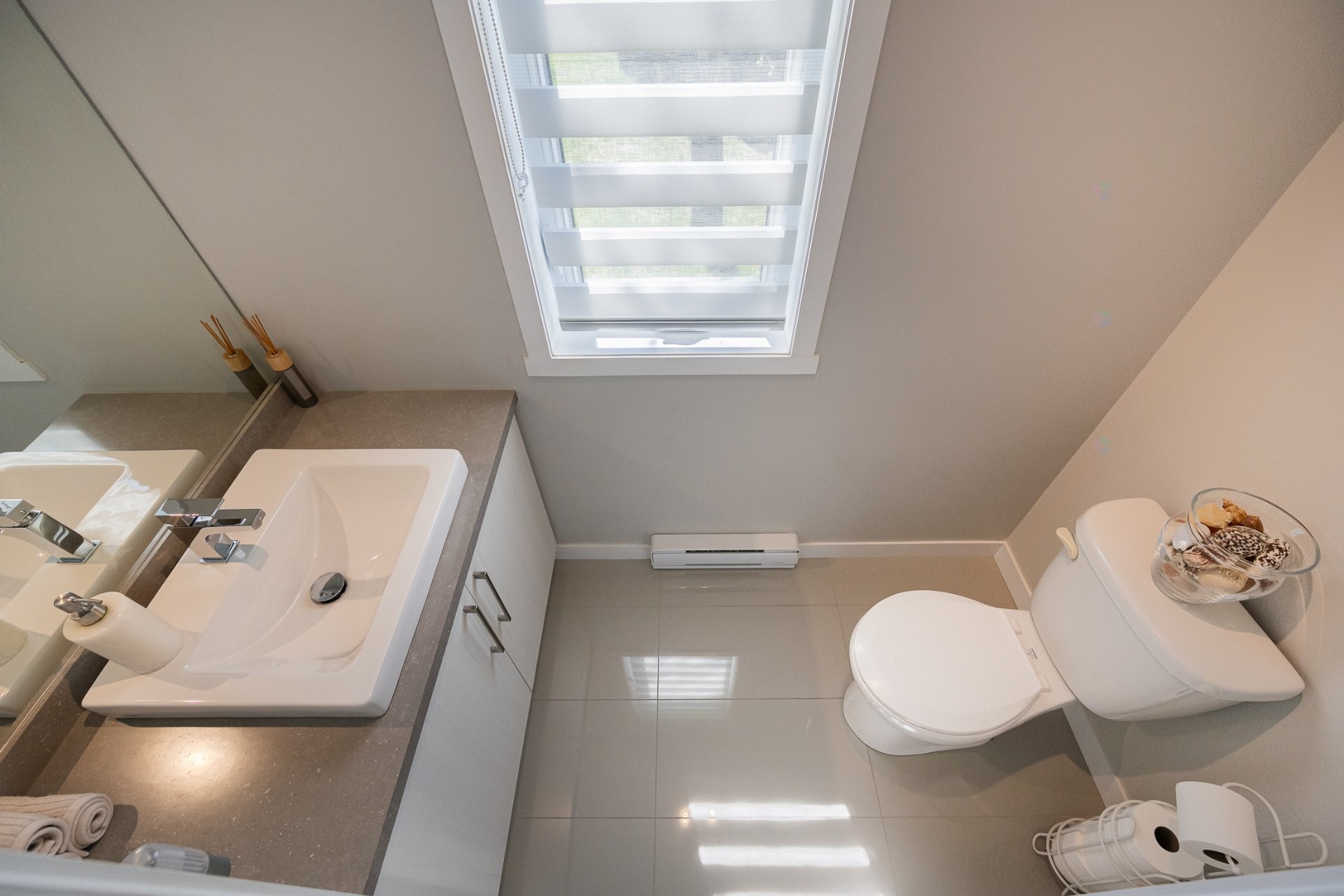 









4573A


Boul. Dagenais O.

,
Laval (Fabreville),




QC
H7R0G8

