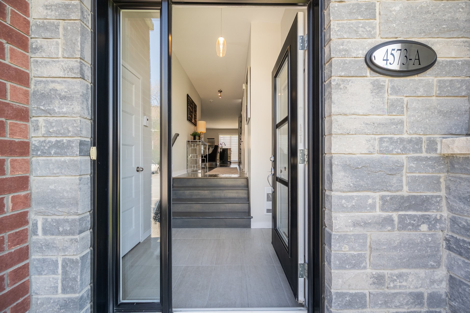 









4573A


Boul. Dagenais O.

,
Laval (Fabreville),




QC
H7R0G8

