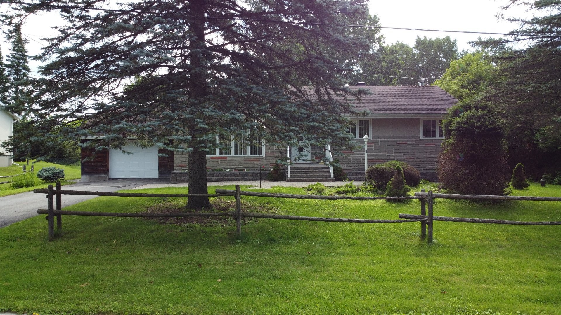 









24


Rue Sunset

,
Gatineau (Gatineau),




QC
J8P8B1

