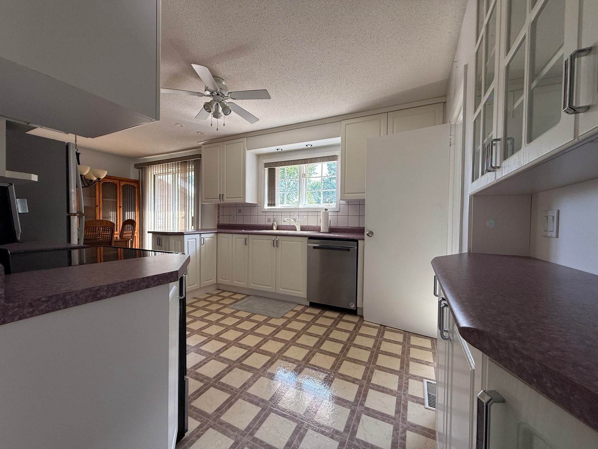 









24


Rue Sunset

,
Gatineau (Gatineau),




QC
J8P8B1

