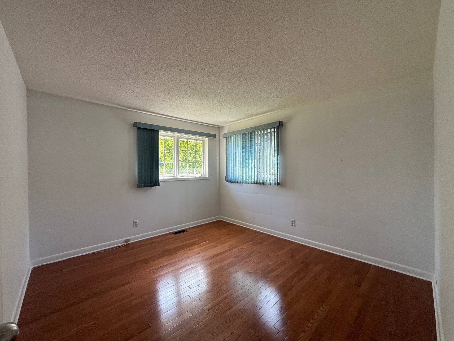 









24


Rue Sunset

,
Gatineau (Gatineau),




QC
J8P8B1

