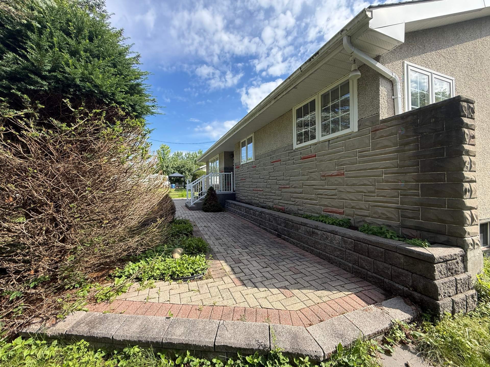 









24


Rue Sunset

,
Gatineau (Gatineau),




QC
J8P8B1

