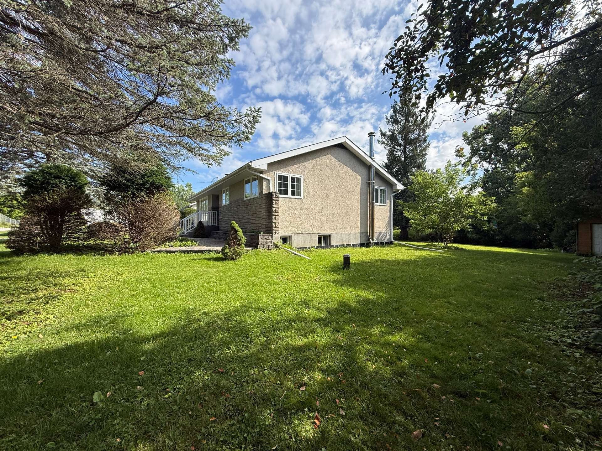 









24


Rue Sunset

,
Gatineau (Gatineau),




QC
J8P8B1

