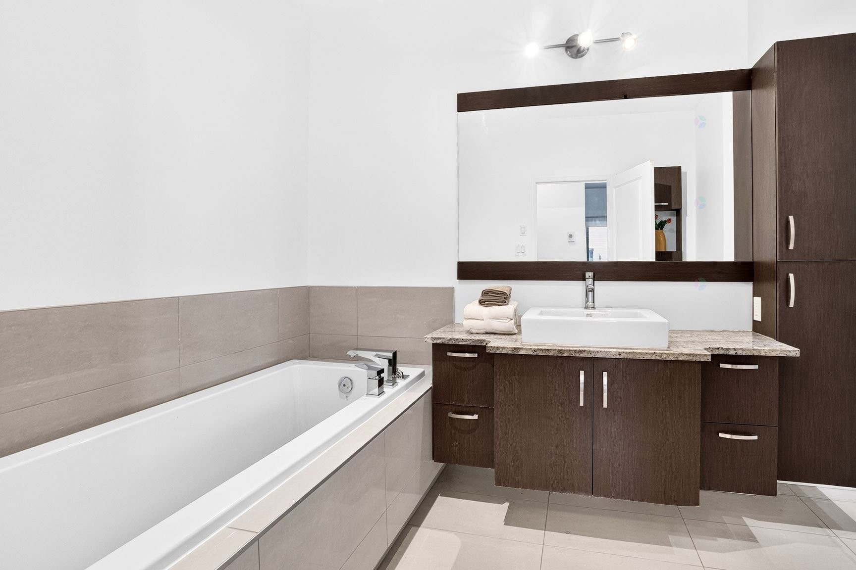 









14341


Boul. Cavendish

, 101,
Montréal (Saint-Laurent),




QC
H4R0J4

