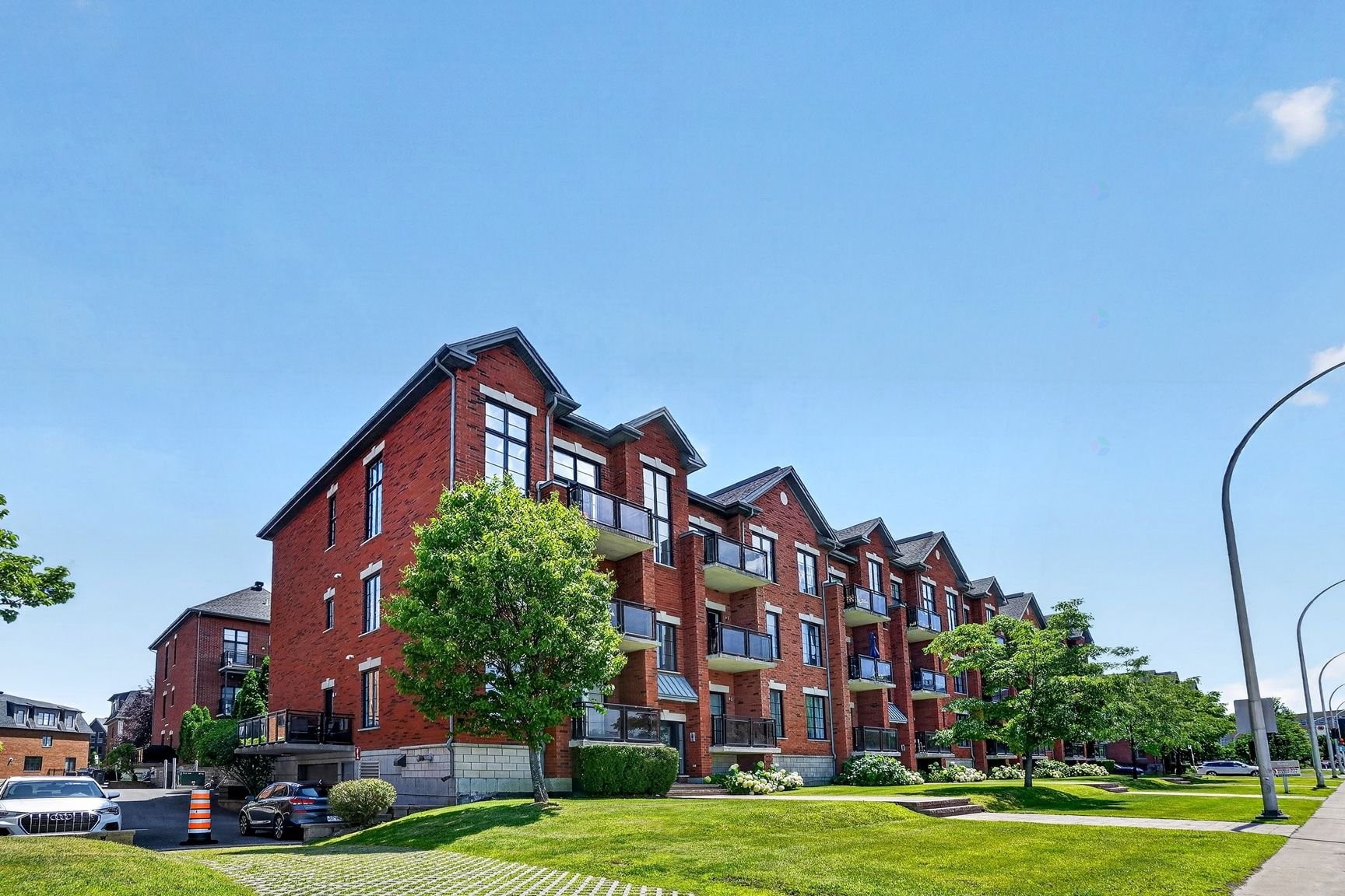 









14341


Boul. Cavendish

, 101,
Montréal (Saint-Laurent),




QC
H4R0J4


