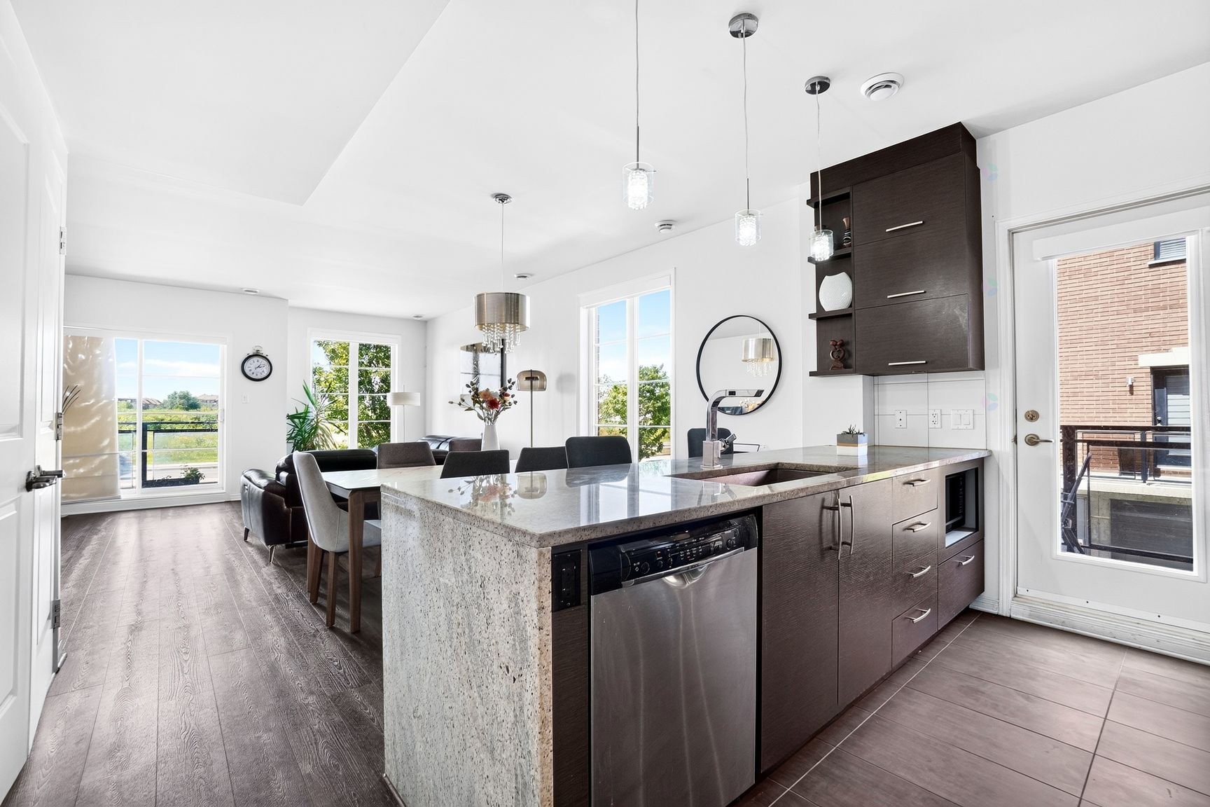 









14341


Boul. Cavendish

, 101,
Montréal (Saint-Laurent),




QC
H4R0J4

