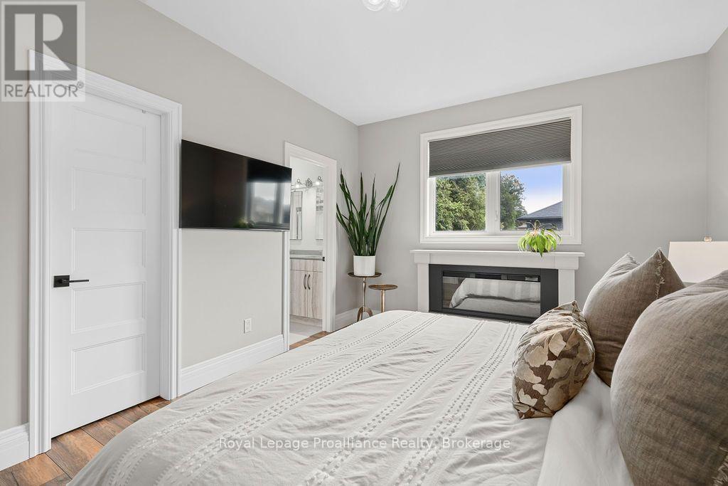 












45 AMBROSIA TERRACE

,
Quinte West (Murray Ward),




Ontario
K8V0G7

