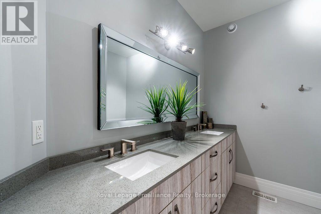 












45 AMBROSIA TERRACE

,
Quinte West (Murray Ward),




Ontario
K8V0G7

