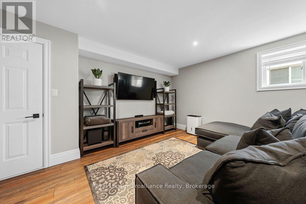












45 AMBROSIA TERRACE

,
Quinte West (Murray Ward),




Ontario
K8V0G7

