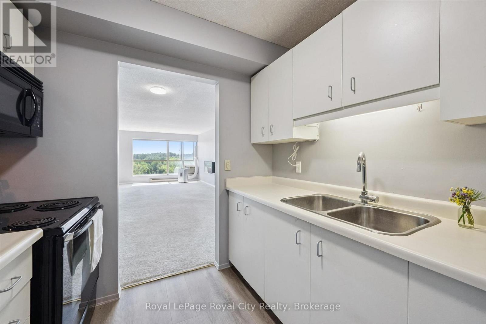 












606 - 358 WATERLOO AVENUE

,
Guelph (Junction/Onward Willow),




Ontario
N1H7Y3

