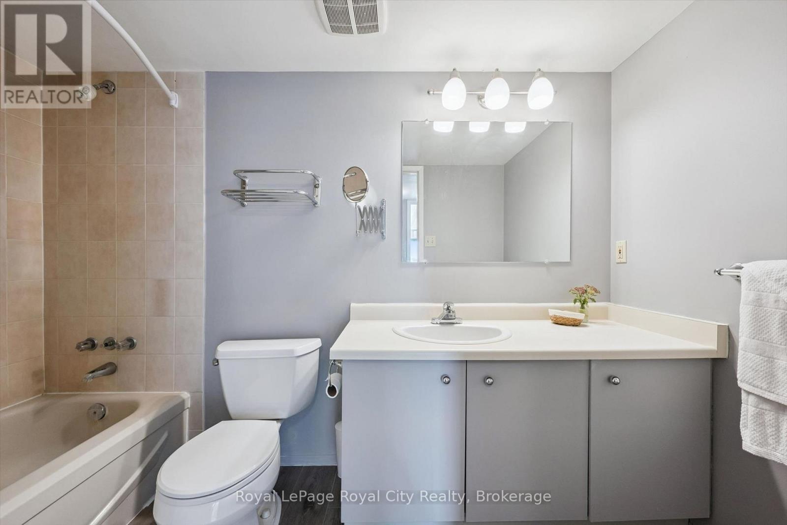 












606 - 358 WATERLOO AVENUE

,
Guelph (Junction/Onward Willow),




Ontario
N1H7Y3

