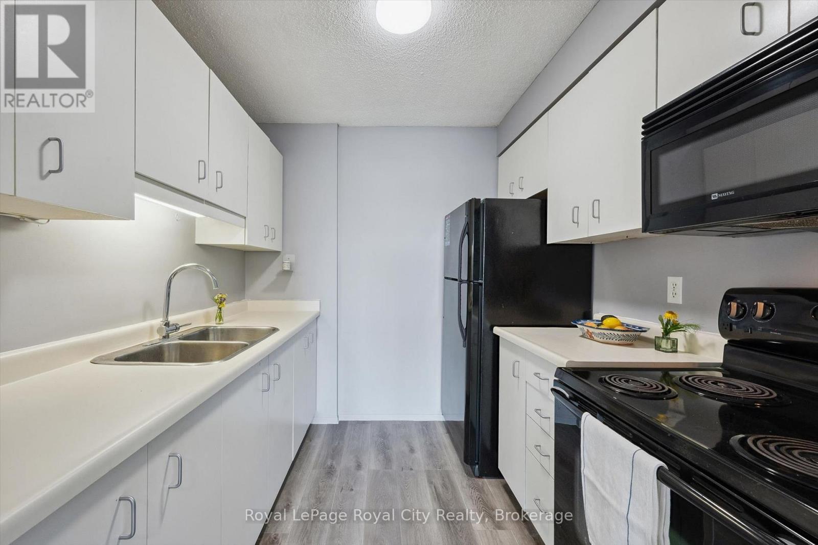 












606 - 358 WATERLOO AVENUE

,
Guelph (Junction/Onward Willow),




Ontario
N1H7Y3

