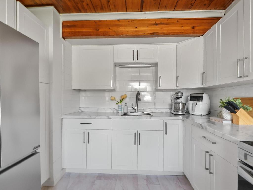 












48 Drumdonald Road

,
Cowie Hill,




NS
B3P 2K9

