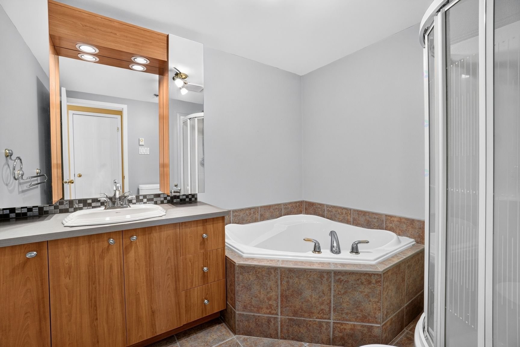 









125


Rue d'Angoulême

, 202,
Sainte-Julie,




QC
J3E3E7

