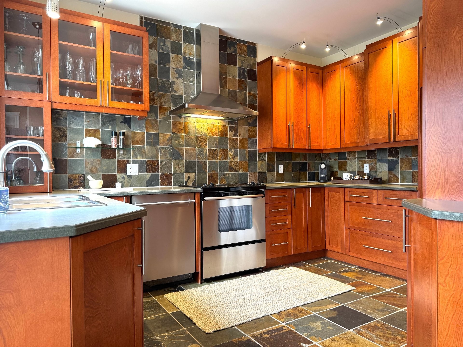 









131


Rue Radmore

,
Gatineau (Gatineau),




QC
J8R3T7

