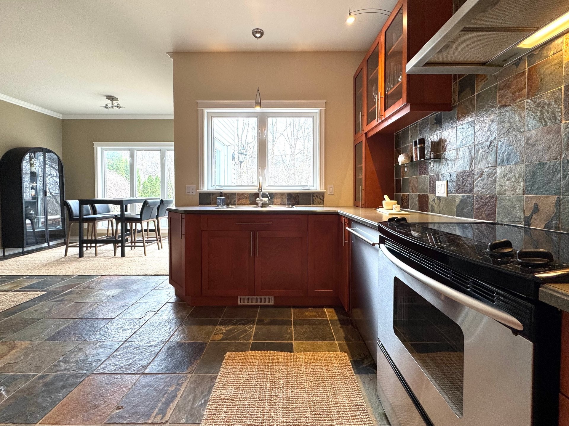 









131


Rue Radmore

,
Gatineau (Gatineau),




QC
J8R3T7

