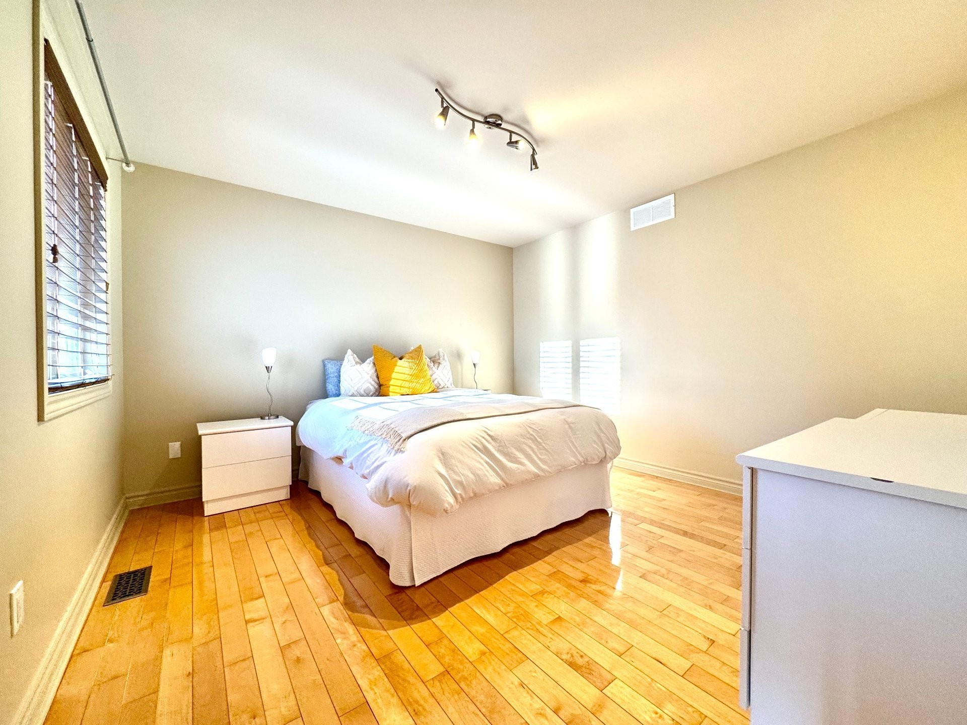 









131


Rue Radmore

,
Gatineau (Gatineau),




QC
J8R3T7

