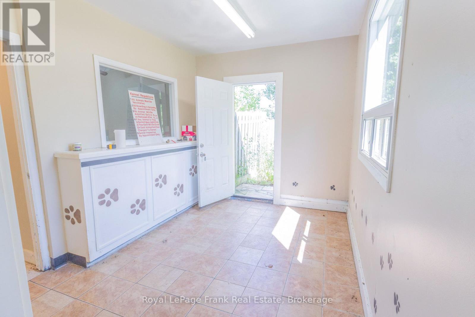 












2477 PIGEON LAKE ROAD

,
Kawartha Lakes (Bobcaygeon),




Ontario
K0M1A0

