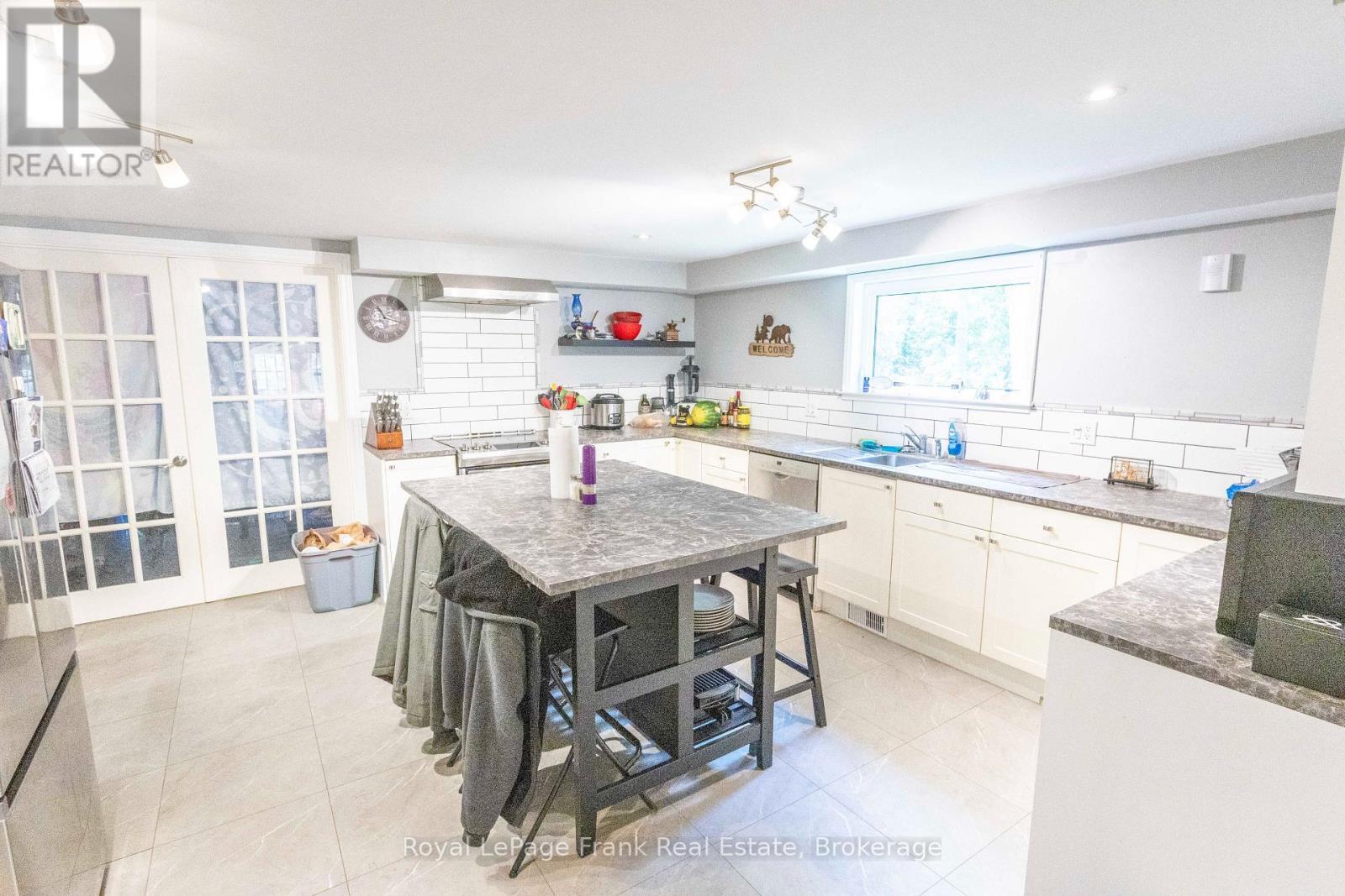 












2477 PIGEON LAKE ROAD

,
Kawartha Lakes (Bobcaygeon),




Ontario
K0M1A0

