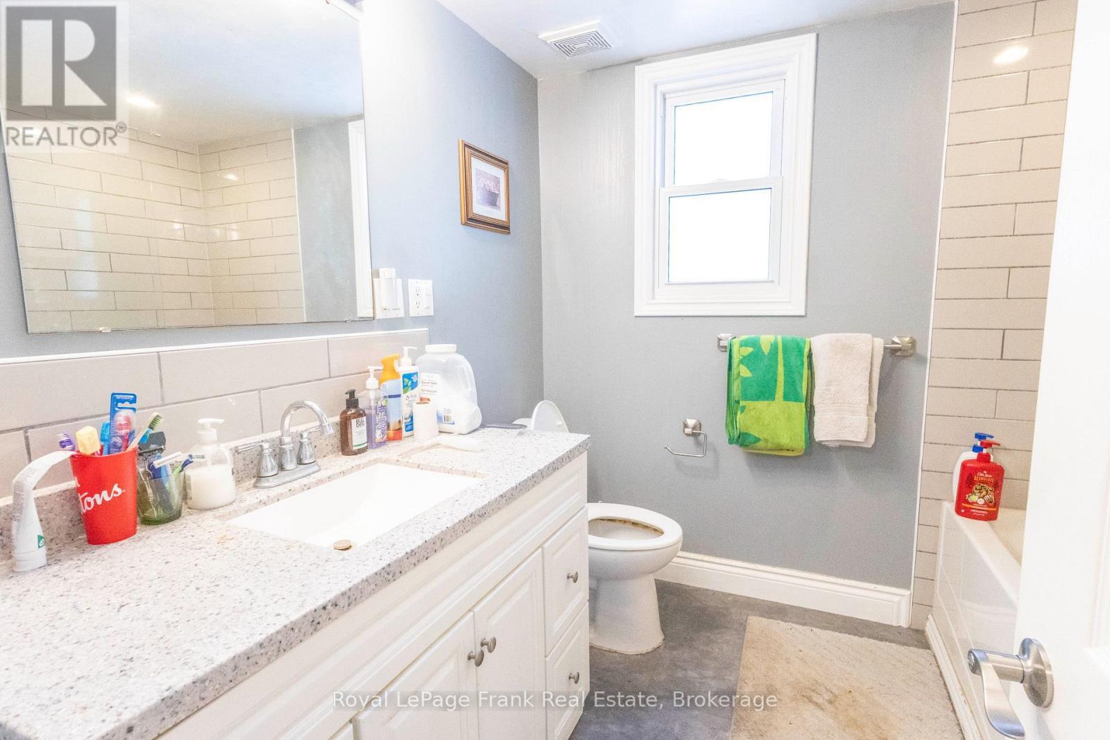 












2477 PIGEON LAKE ROAD

,
Kawartha Lakes (Bobcaygeon),




Ontario
K0M1A0

