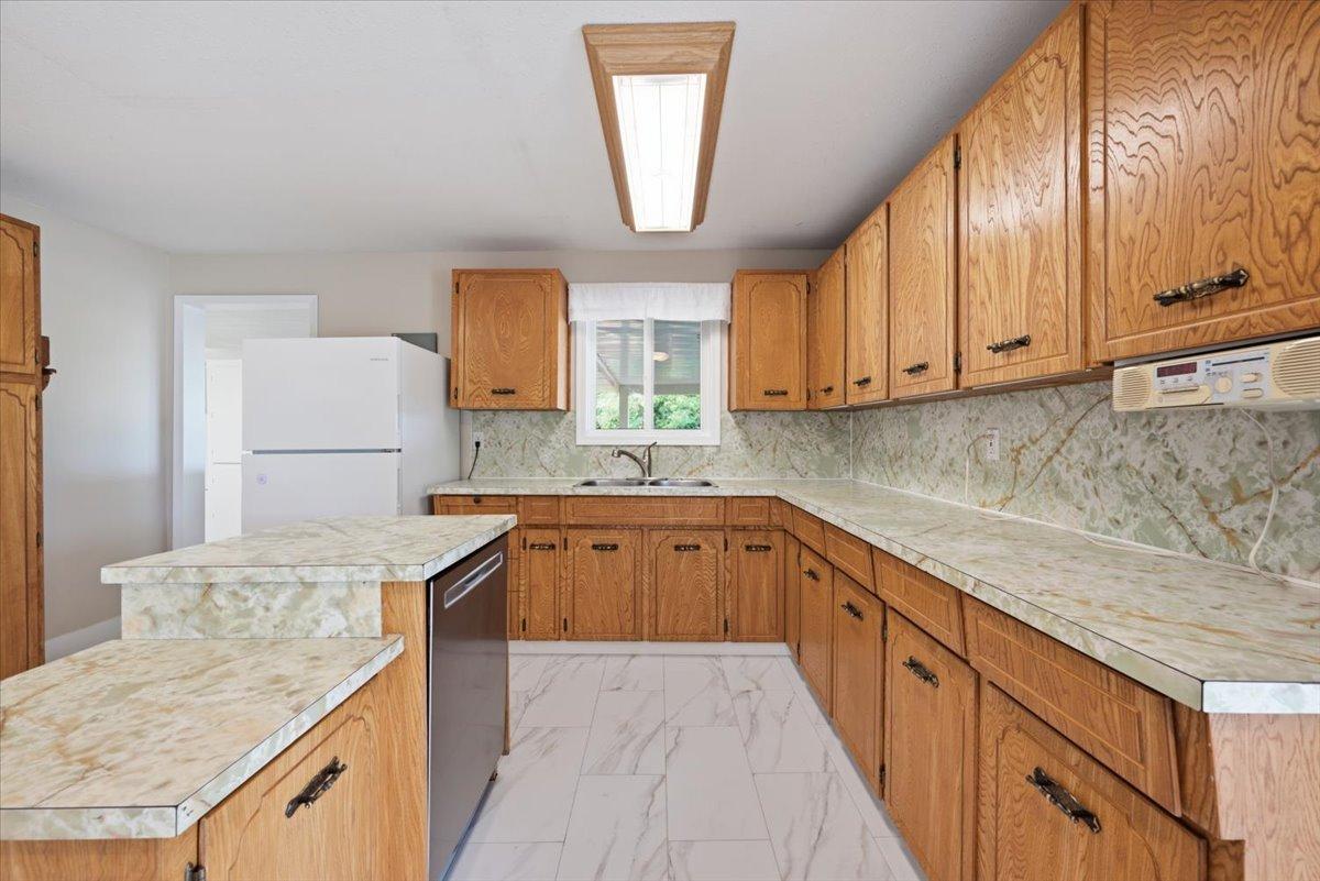 









3585


Warner

Avenue,
Armstrong,




BC
V0E 1B2

