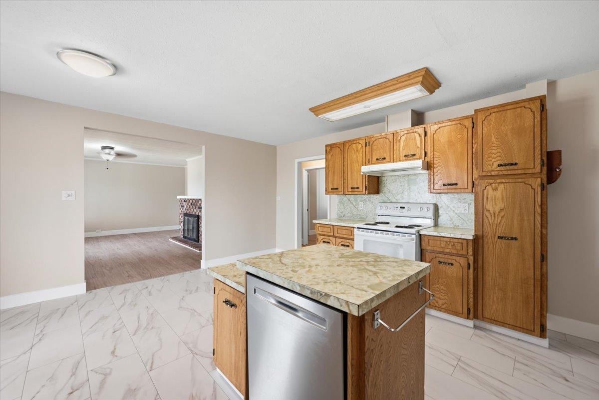 









3585


Warner

Avenue,
Armstrong,




BC
V0E 1B2

