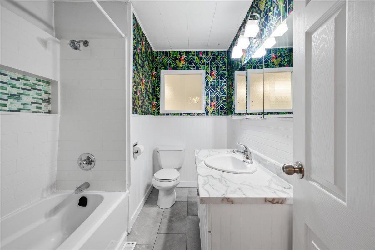 









3585


Warner

Avenue,
Armstrong,




BC
V0E 1B2

