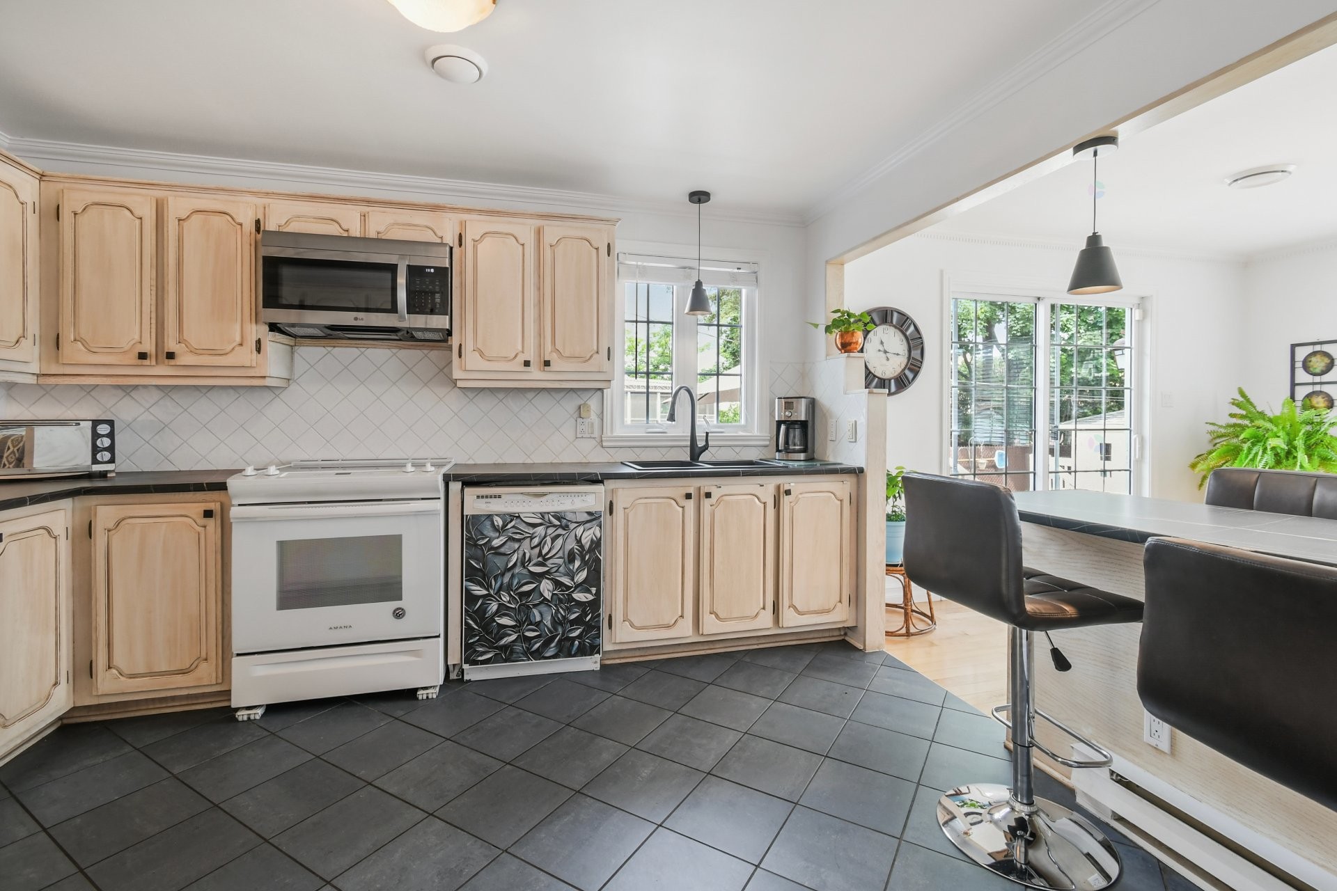 









7305


Rue Turner

,
Brossard,




QC
J4W2P1

