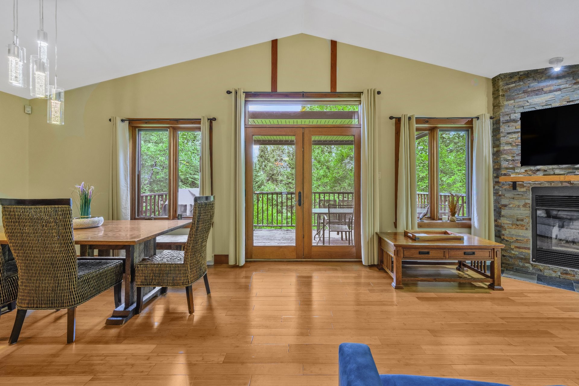 









2110


Ch. du Lac-Quenouille

, 47,
Val-des-Lacs,




QC
J0T2P0

