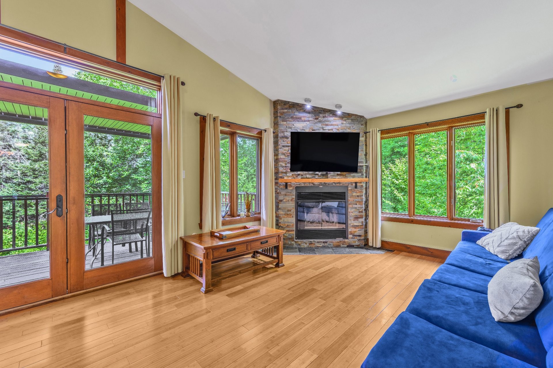 









2110


Ch. du Lac-Quenouille

, 47,
Val-des-Lacs,




QC
J0T2P0

